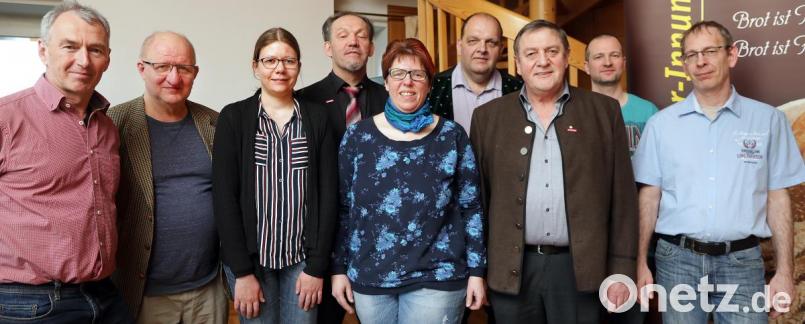 Die Bäckerinnungen Amberg und Sulzbach-Rosenberg fusionieren, der neuen Führungsriege gehören (von links) Schriftführer Roland Birkl, Kassier Hans Roth, Lehrlingswart Gabriele Wiesnet, Obermeister Alfred Schuller, Beisitzerin Ruth Herbst, die stellvertretenden Obermeister Wolfgang Fischer und Hans Weber und die Rechnungsprüfer Thomas Bittner und Michael Kredler an. Bild: Wolfgang Steinbacher