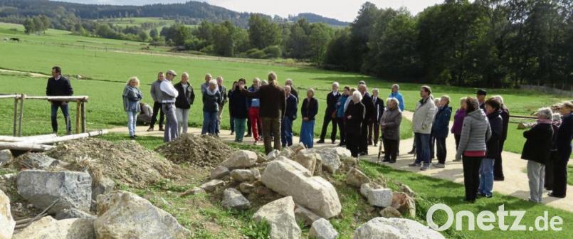 Der Bezirk unterstützt das Projekt „ArcheoWerkstatt“ (im Bild die Eröffnung) in Bärnau für Archäologie. Bild: ubb
