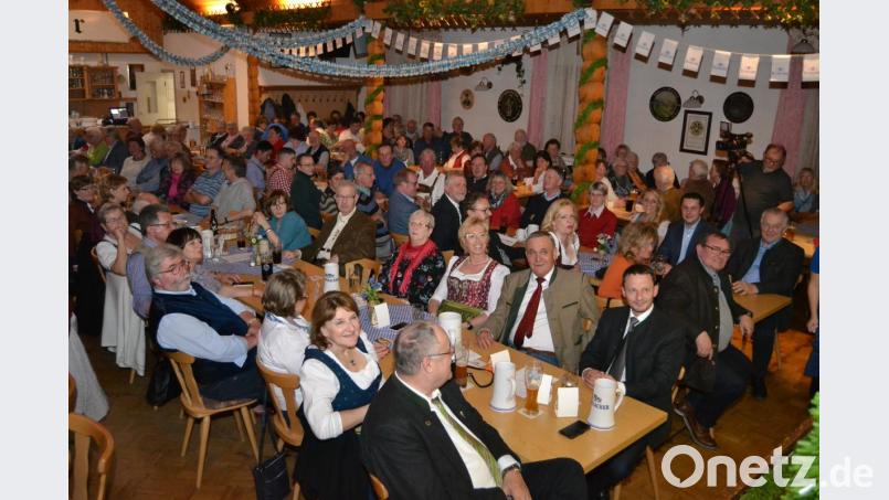 &quot;Volles Haus&quot; beim Eisbockanstich am &quot;Postkeller&quot;. Bild: hcz