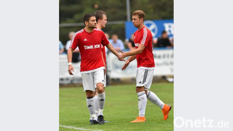 Der SV Etzenricht lieferte in Bad Abbach eine starke Leistung ab und siegte mit 4:1. Spielmacher Chousein Chousein (links) glänzte mit zwei Treffern. Bild: Alfred Schwarzmeier