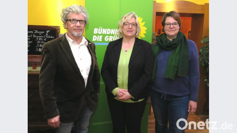 Rudi Sommer, Elisabeth Bauer und Claudia Müller-Völkl (von links) bilden die neue Führungsspitze der Grünen im Kreisverband. Bild: Hirsch