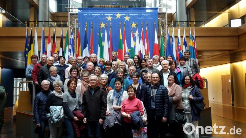 Interessante Einblicke in die parlamentarische Arbeit erhielten die Teilnehmer bei der gut eineinhalbstündigen Führung im Europa-Parlament. Bild: mng