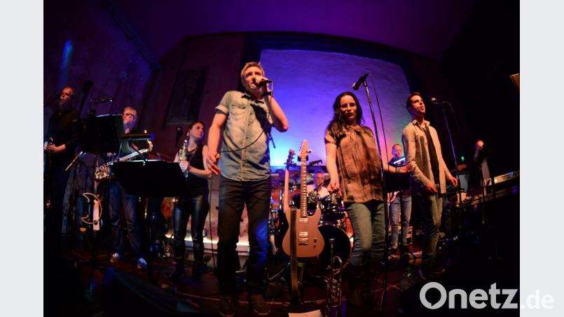 Viele Gäste waren auch in diesem Jahr wieder zur mittlerweilen dritten Auflage des Rockbierfestes der Band Intermezzo in den Amberger Club LaVida gekommen. Bestens unterhalten durch einen vierstündigen Auftritt voller Rock und Funk. Bild: brü