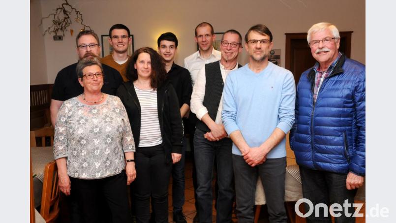Der neue Vorstand des Bogenschützenclubs mit den Schützenmeisterinnen Irene Übler und Sonja Koch (vorne, von links). Bild: ge