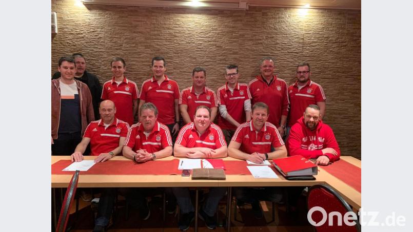 Die aktuelle Vorstandschaft des FC Bayern Fanclubs Flossenbürg Bild: jub