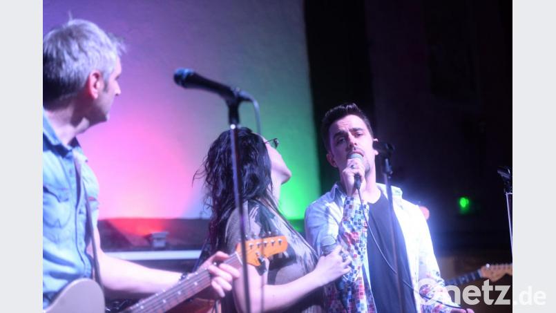 Viele Gäste waren auch in diesem Jahr wieder zur mittlerweilen dritten Auflage des Rockbierfestes der Band Intermezzo in den Amberger Club LaVida gekommen. Bestens unterhalten durch einen vierstündigen Auftritt voller Rock und Funk. Bild: brü