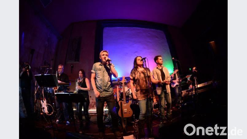 Viele Gäste waren auch in diesem Jahr wieder zur mittlerweilen dritten Auflage des Rockbierfestes der Band Intermezzo in den Amberger Club LaVida gekommen. Bestens unterhalten durch einen vierstündigen Auftritt voller Rock und Funk. Bild: brü