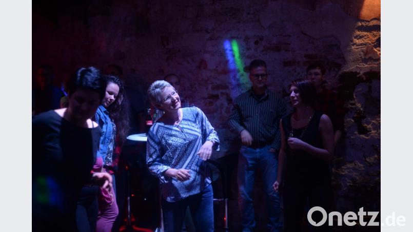 Viele Gäste waren auch in diesem Jahr wieder zur mittlerweilen dritten Auflage des Rockbierfestes der Band Intermezzo in den Amberger Club LaVida gekommen. Bestens unterhalten durch einen vierstündigen Auftritt voller Rock und Funk. Bild: brü