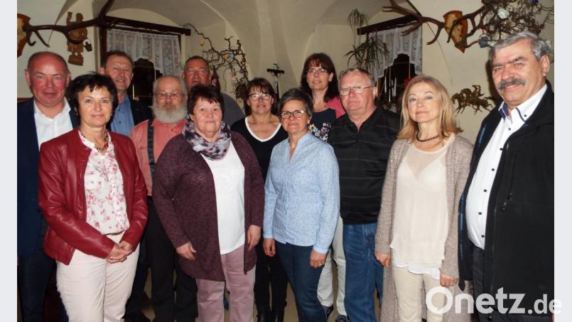 Das Vorstandsteam der Siedler mit der alten und neuen Vorsitzenden Liesbeth Schnaus (vorne, Zweite von links). Bild: e