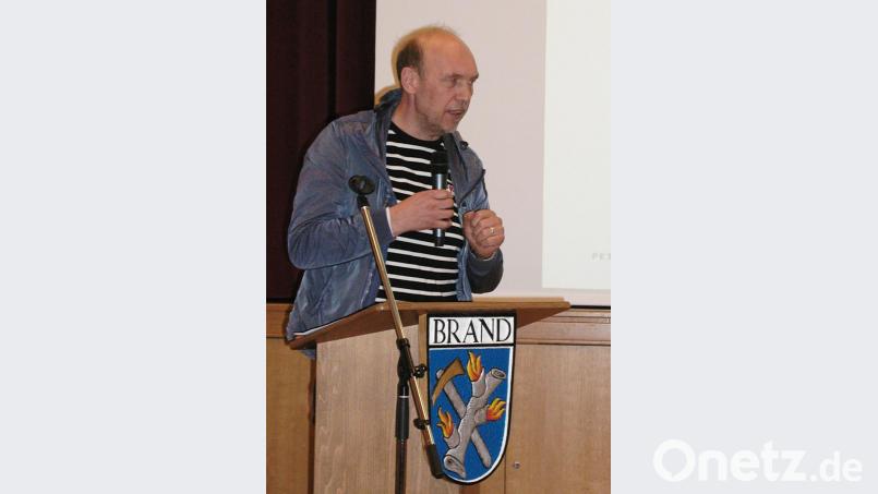 Leidenschaftlich kämpft Architekt Peter Haimerl um die Zustimmung der Brander zu seinen Projekten und er hat Erfolg: "Ich war noch nie in einer Gemeinde, die so bei der Sache war wie die Brander." Bild: ld