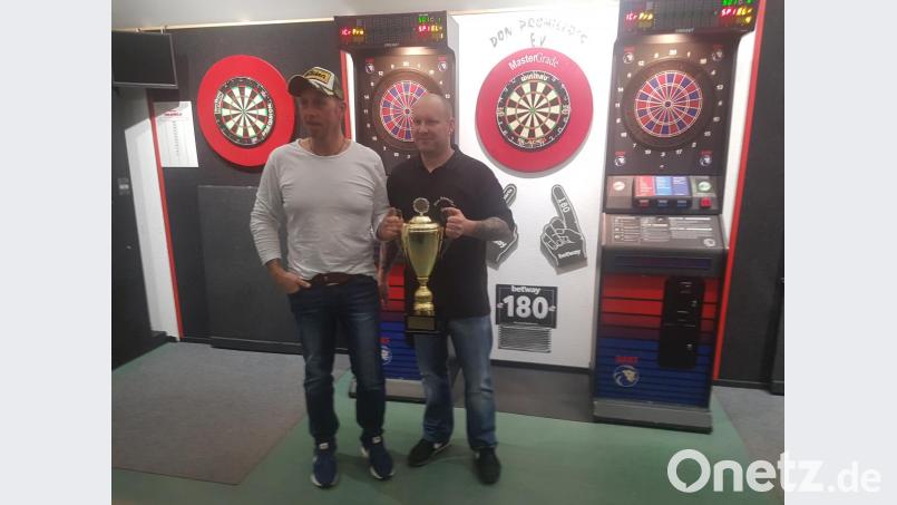 Die Finalisten Gerhard Lederer und Vereinsmeister Michael Weiß (rechts). Bild: exb