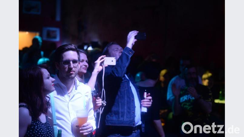 Viele Gäste waren auch in diesem Jahr wieder zur mittlerweilen dritten Auflage des Rockbierfestes der Band Intermezzo in den Amberger Club LaVida gekommen. Bestens unterhalten durch einen vierstündigen Auftritt voller Rock und Funk. Bild: brü
