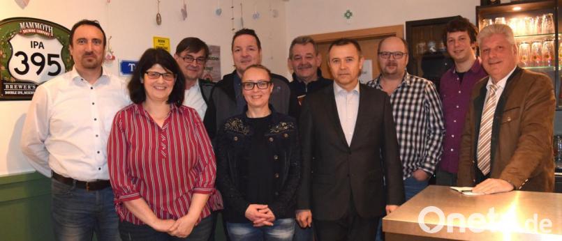 Der Gewerbering hat neu gewählt. Von links: Alexander Gradl, Ulrike Schmidt, Wolfgang Schmidt, Andreas Ermer, Doris Ermer, Rudolph Lindner, Lothar Kurz, Thomas Kraus, Ludwig Koch und Bürgermeister Günter Stich. Bild: omu