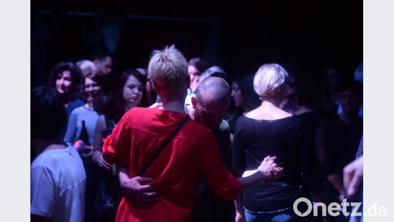 Viele Gäste waren auch in diesem Jahr wieder zur mittlerweilen dritten Auflage des Rockbierfestes der Band Intermezzo in den Amberger Club LaVida gekommen. Bestens unterhalten durch einen vierstündigen Auftritt voller Rock und Funk. Bild: brü