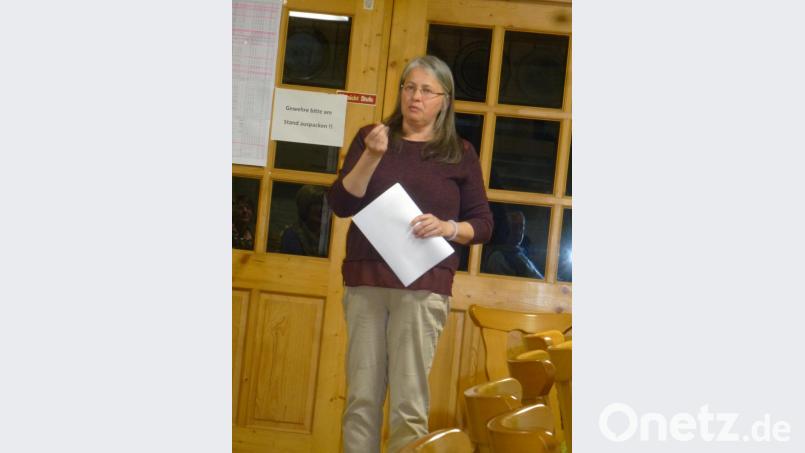 Die Wirkungsweisen und die Bedeutung heimischer Kräuter stellte Referentin Angelika Lang-Salzl in ihrem Vortrag beim GOV Zangenstein heraus. Bild: mad