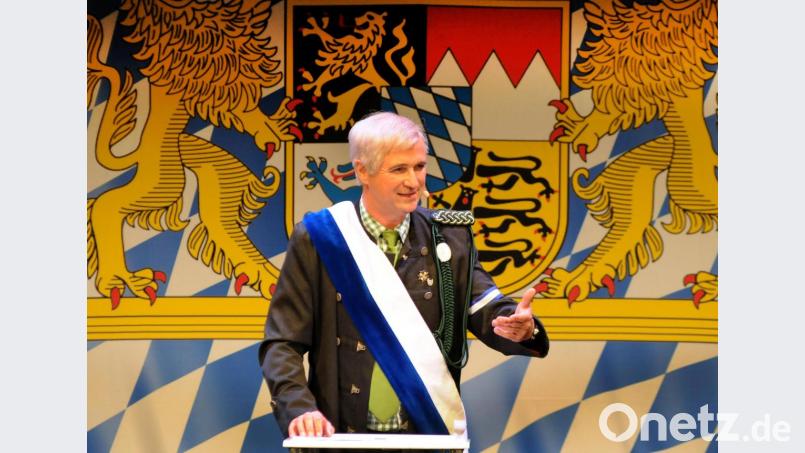 Ob Söder, Seehofer, Stoiber oder Beckstein: Keine CSU-Größe ist vor den Parodien von Wolfgang Krebs sicher. Das Bild zeigt ihn bei einem Auftritt in Amberg. Bild: Stephan Huber