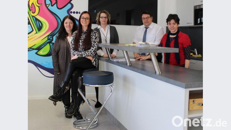 Das Team des Jugendtreffs freut sich ab sofort auch montags auf alle Besucher. Bild: exb