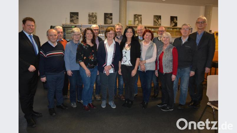 Neuwahlen standen beim Förderverein Museumslandschaft Mitterteich an. Im Bild (von links) Zweiter Bürgermeister und stellvertretender Vorsitzender Stefan Grillmeier, Hans Wölfl, Hans Stingl, Karola Kamm, Nicole Schuller, Wilhelm Forster, Veronika Csakli, stellvertretender Vorsitzender Günther Eckstein, Vorsitzende Marion Papsch, Reinhold Csakli, Mila Braun, Rainer Gottas, Angelika Müller, Erhard Sommer und Eduard Frank. Bild: jr