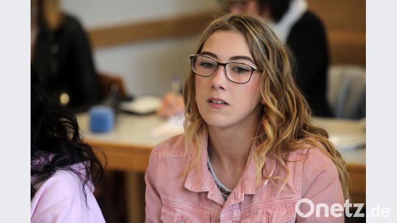 Saskia Schwarz wundert sich, dass junge Leute, die nur einen qualifizierten Hauptschulabschluss haben, nicht sofort mit der Ausbildung zur Pflegefachkraft starten können. Bild: Wolfgang Steinbacher