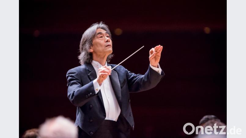 Frenetischen Applaus gab es für Kent Nagano bei seinem Konzert im Regensburger Audimax. Bild: Antoine Saito