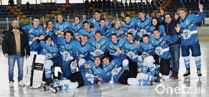 Die U20 des 1. EV Weiden gewann den Meistertitel in der Junioren-Bayernliga. Bild: Alfred Schwarzmeier