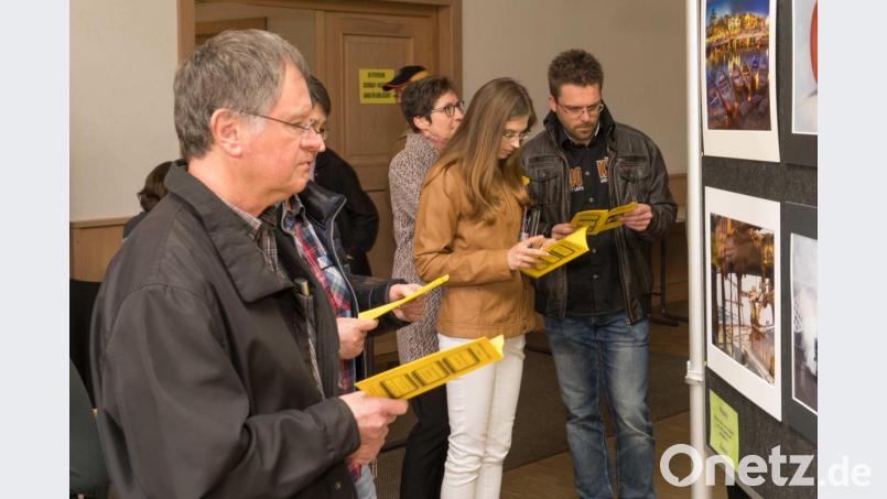 Die Bilder und Multivisionsschauen der Fotofreunde Eschenbach/Grafenwöhr zogen viele Besucher in den Pressather Pfarrsaal. Bild: mor