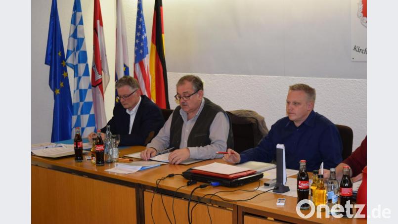 2017 saßen sie noch gemeinsam in der Gemeinschaftsversammlung der VG Kirchenthumbach. Nun legte Werner Roder (links) sein Amt als stellvertretender Gemeinschaftsvorsitzender nieder. Ein Grund sei die mangelnde Zusammenarbeit mit Jürgen Kürzinger (rechts). Bild: dfr