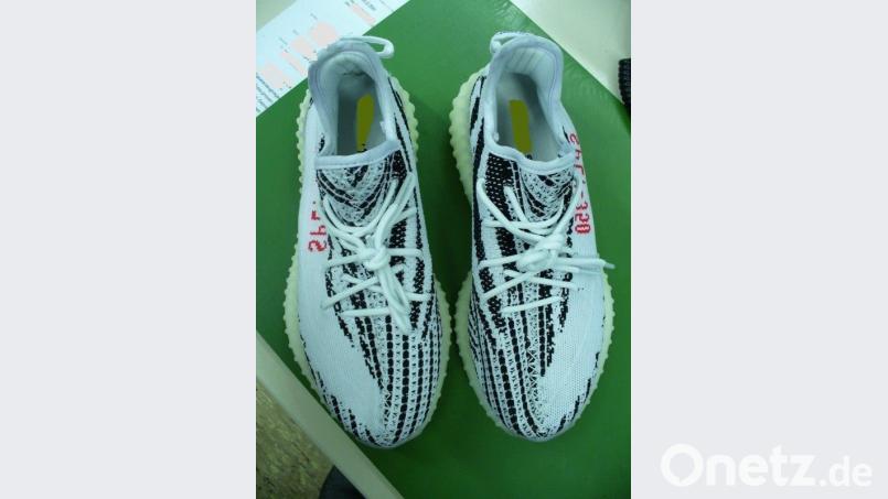 Gefälschte Markenschuhe Bild: Hauptzollamt Regensburg