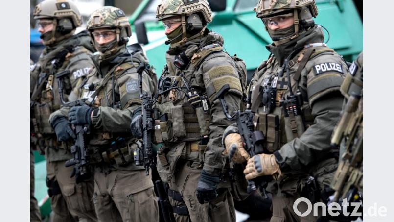 Im Kreis Amberg-Sulzbach griff eine bayerisches SEK zu: Es gab zwei Festnahmen wegen des Verdachts der Terrorunterstützung. Bild: Sven Hoppe/dpa (Symbolbild)