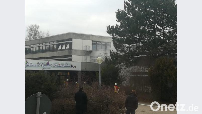 Brand an der Sigmund-Wann-Realschule in Wunsiedel Bild: @alexalt