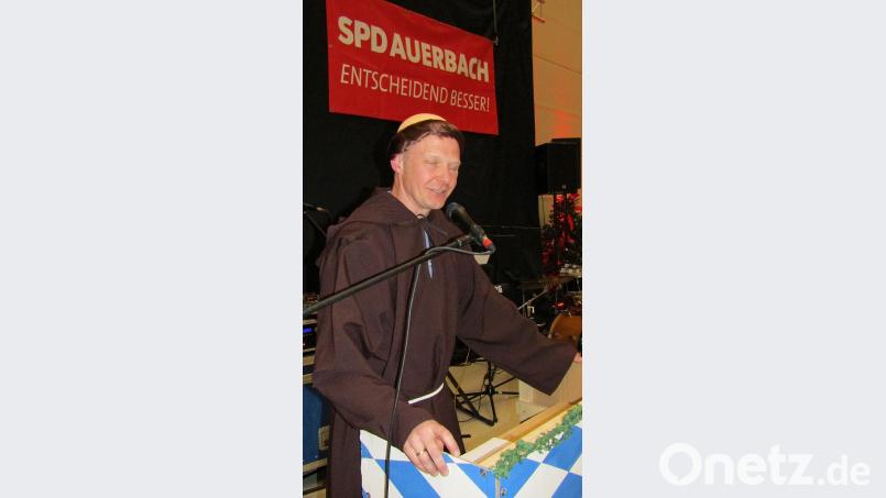 Bruder Barnabas (Christoph Kasseckert) mit verklärtem Blick bei seiner Fastenpredigt. Bild: sck