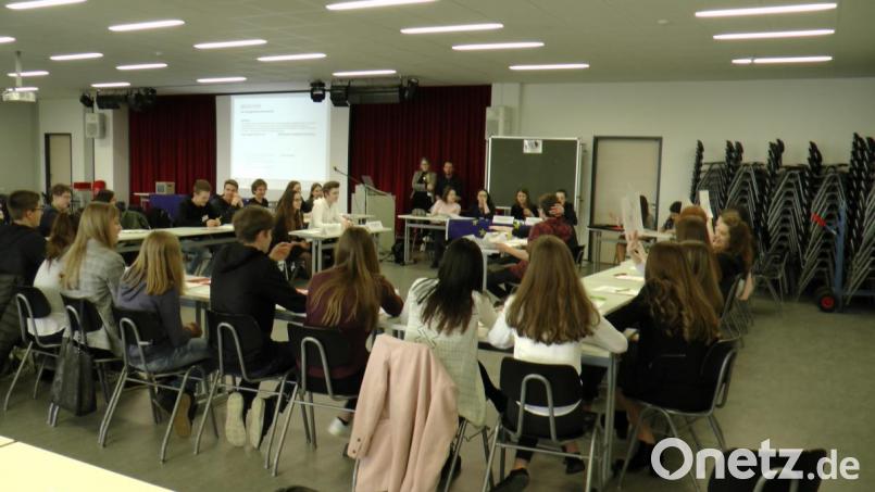 Die Schüler beim Planspiel. Bild: exb