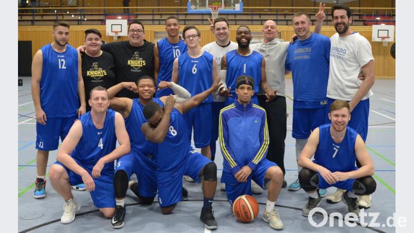 Die Meister-Mannschaft des TV Amberg mit Trainer Temo Reichinger (hinten Dritter von links). Bild: ref