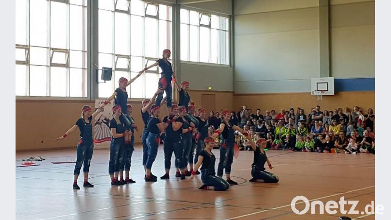Die &quot;Diamond Dancers&quot; bei der Choreographie zu &quot;Best of Boybands&quot;. Bild: sne