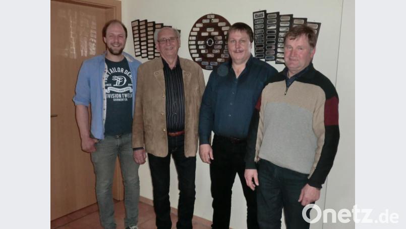 Das neue Vorstandsteam der Tirschenreuther Imker mit (von links) Simon Bäuml, Helmut Standfest, Martin Fischer und Alfred Schneider. Bild: exb