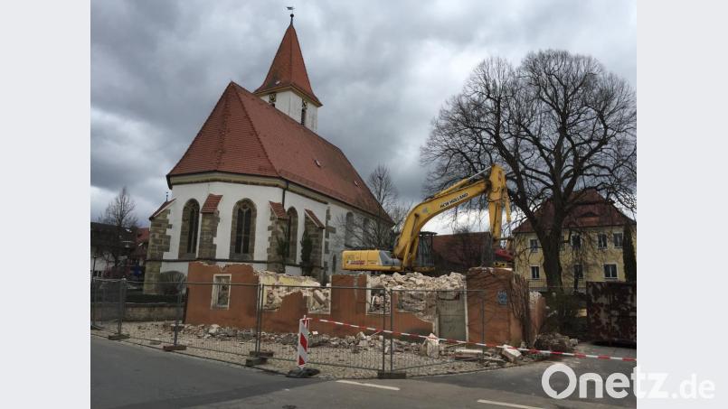Weit fortgeschritten sind die Abrissarbeiten. Bild: aks