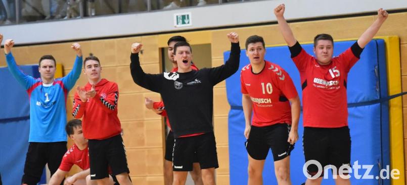 Die Handballer des HV Oberviechtach kommen derzeit aus dem Jubeln nicht mehr raus (Szene aus dem Heimspiel gegen den FC Neunburg). 2019 ist der Bezirksligist noch ungeschlagen. Bild: A. Schwarzmeier