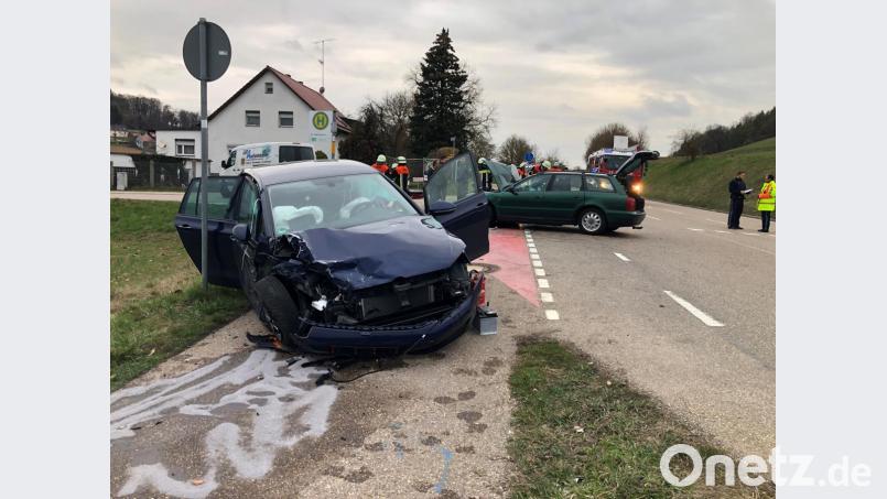 Unfall bei Kneiting mit drei beteiligten Fahrzeugen. Bild: Alexander Auer