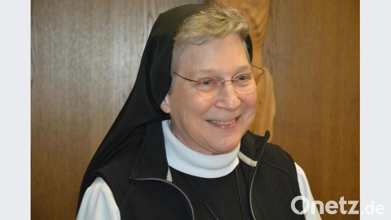 Äbtissin Laetitia Fech bei ihm Vortrag in Konnersreuth. Bild: jr