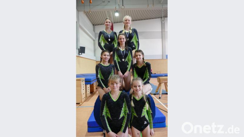 Die Turnerinnen der TSG-Aktiv waren stolz auf ihre Platzierungen. Die jüngste Turnerin Valentina Höhne (vorne rechts) sicherte sich die Silbermedaille. Bild: soj