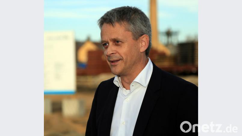 &quot;Hier entsteht ein neues Fertigungswerk, das weltweit seinesgleichen sucht, sagte Ludwig Friedl, Geschäftsführer der Rail.one Schwandorf GmbH. Bild: ch