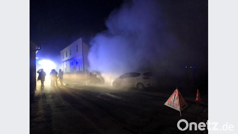 Beim Übungsdurchgang in der Nacht sahen sich die Feuerwehrleute ganz anderen Bedingungen und Gegebenheiten ausgesetzt Bild: Julian Fischer