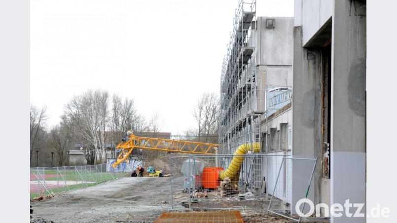 An der Ostfassade (im Bild) oder auch im Süden soll die Realschulsporthalle einen weiteren Zugang sowie einen kleinen Anbau erhalten. . Bild:  Stephan Huber