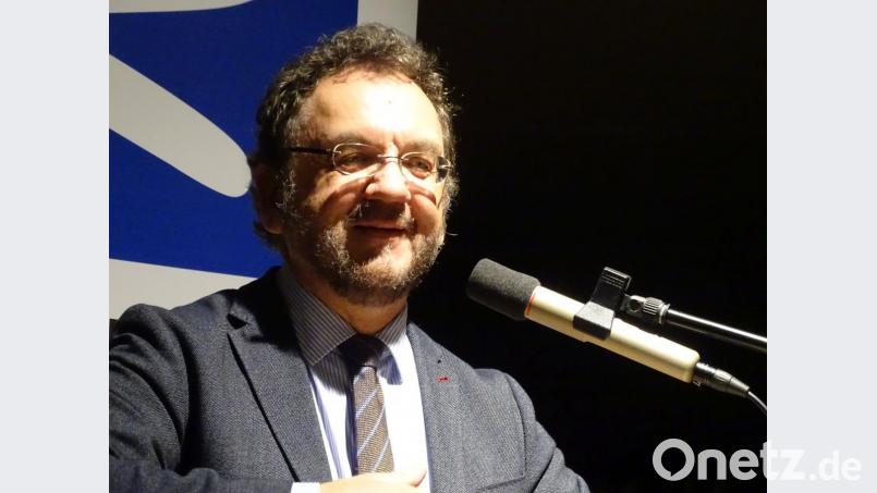 In seinem Heimatlandkreis Schwandorf hat er besonders viele Fans: Heribert Prantl, in Nittenau geboren, promovierter Jurist und einer der renommiertesten Journalisten Deutschlands. Beim „Neuen Tag“ in Schwandorf und Weiden lernte er vor nun bald fünf Jahrzehnten, wie man täglich eine Zeitung macht. Bild: Wolfgang Houschka