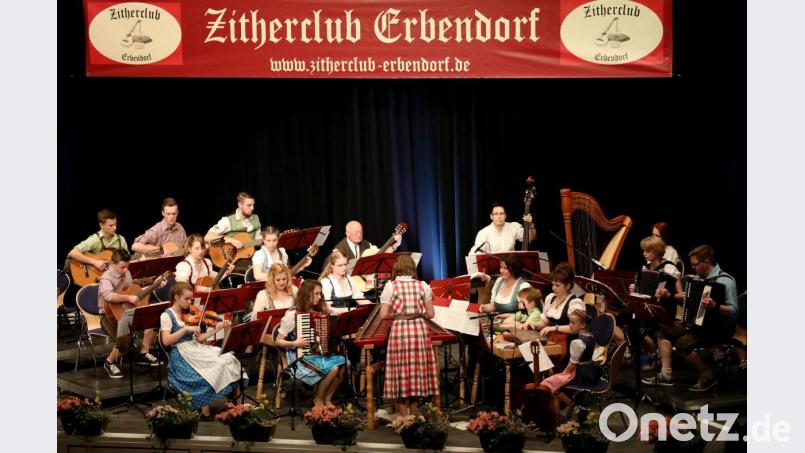 Beim Konzert vor zwei Jahren konnte sich der Zitherclub über eine vollbesetzte Stadthalle bei ihrem Konzert freuen. Bild: njn