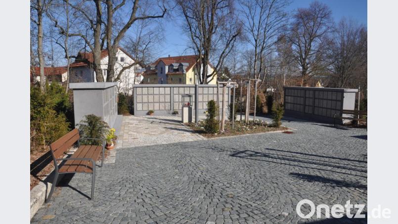 Zu den besonderen Investitionen in den vergangenen Jahren am Friedhof gehörte auch die neue Urnenanlage. Die Maßnahmen schlagen auch auf den Preis durch. Für die Nutzung einer Urnennische am neuen städtischen Friedhof werden künftig im Jahr rund 92 Euro fällig. Bild: ws