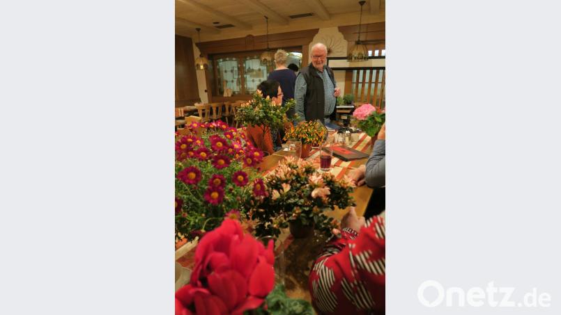 Für jeden Gartler steht bei den Blumenschmuck-Dankesabenden ein Blumenstock bereit, den er im häuslichen Umfeld oder auch zum ehrenamtlichen Mitgestalten im öffentlichen Bereich verwenden darf. Bild: gru