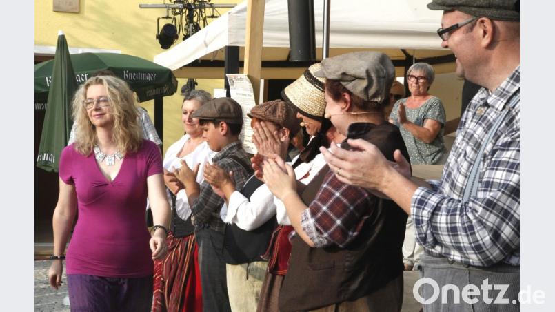 Bei „Wir feiern Bayern“ hat die Kreisheimatpflegerin beim Stück „Kunz&amp;Konsorten“ alle Schwandorfer Theatergruppen vereint. Sie wolle bewusst über den Tellerrand schauen und Leute aus verschiedenen Ensembles zusammenbringen. Archivbild: Hirsch