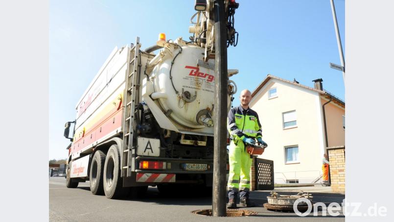 Florian Sieder war der Retter in der Not: Bei ihm war der Kanal flugs wieder frei. Bild: Stephan Huber