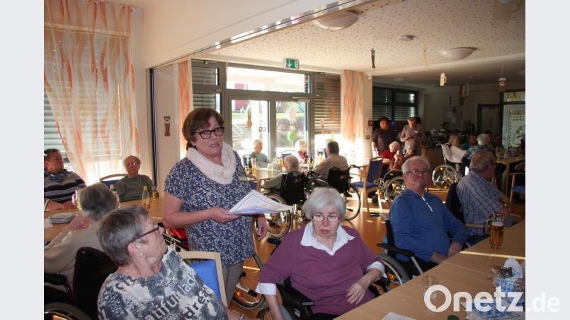 Im Senioren-Servicehaus Waldershof ist „Bruder Barnabas“ eine Frau und heißt Resi Hecht. Bild: wro